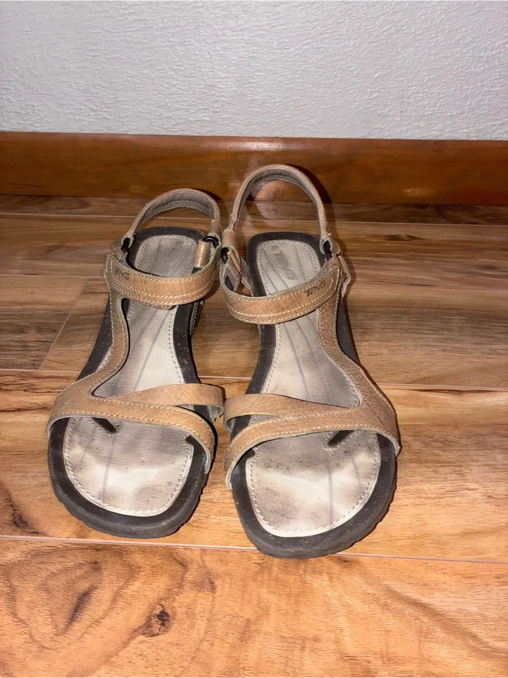 Teva Cabrillo Women’s Strap Wedge Tan Leather Sandals - size 9